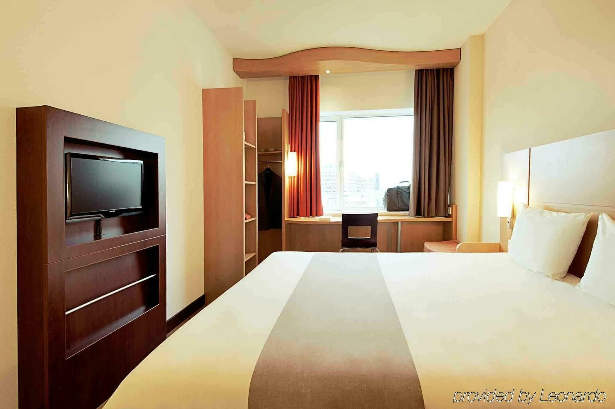 Ibis Avallon Magny  Ngoại thất bức ảnh